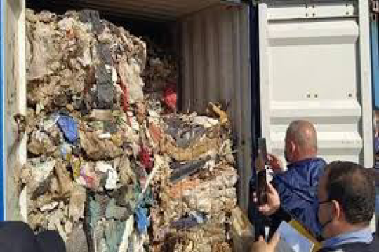 مجدي الكرباعي : ''مافيا الدولة دفنت النفايات المحروقة بمساكن''