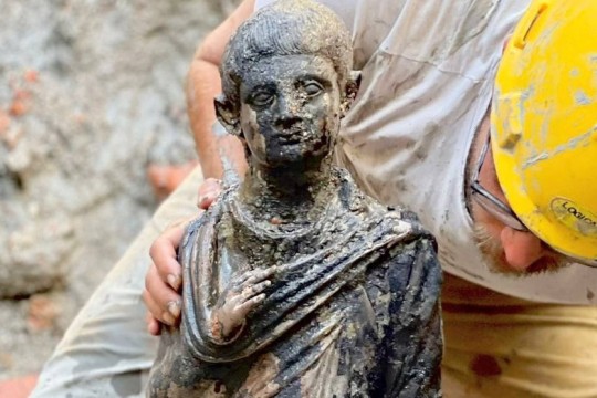 عمره 2300 سنة: اكتشاف مذهل واستثنائي في إيطاليا