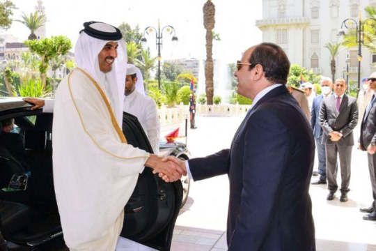 أمير قطر والرئيس المصري يتفقان على تعزيز أطر التعاون بين البلدين