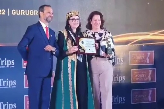 التونسية ضحى جماعي تتوّج بجائزة المعلم العالمي في الهند