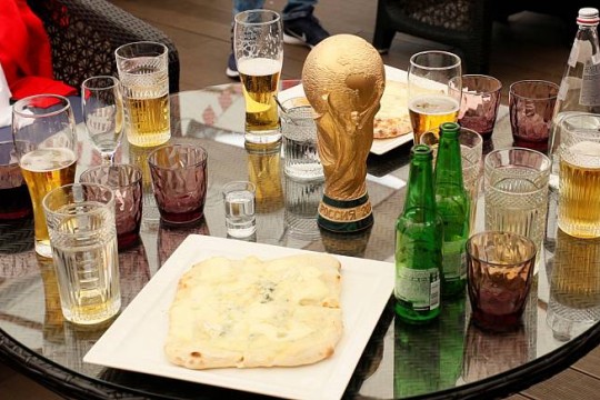 مصدر: قطر لن تسمح ببيع المشروبات الكحولية بملاعب كأس العالم
