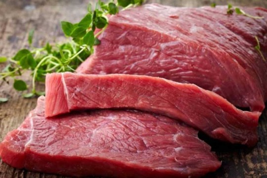 رئيس الغرفة الوطنية للقصابين: سعر اللحوم الحمراء قد يصل إلى حدود الـ40 دينارا قريبا