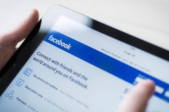 فيسبوك يسجّل انخفاضا في عدد المستخدمين