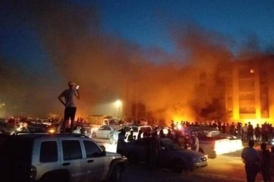 ليبيا.. متظاهرون يقتحمون مقر البرلمان في طبرق واحتجاجات في مدن مختلفة للمطالبة بتعجيل الانتخابات وتحسين الأوضاع المعيشية