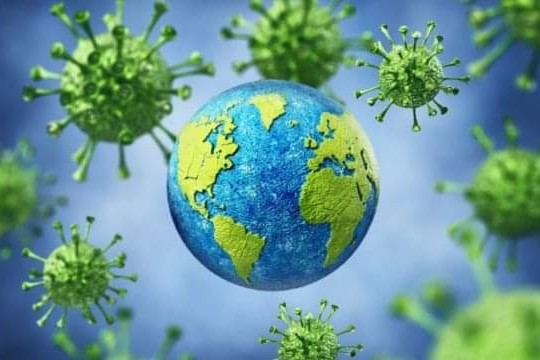 الصحة العالمية تؤكد تراجع إصابات كورونا وتُوصي بإعادة تطعيم الأطفال ضدّ كوفيد-19