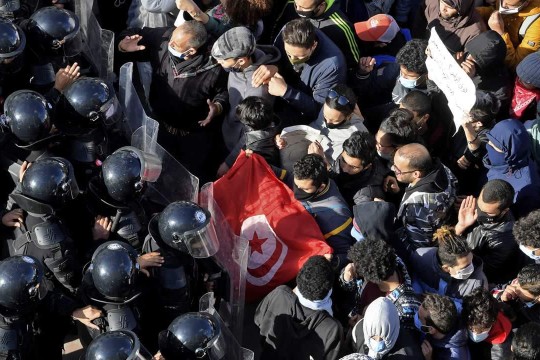 مؤشر الديمقراطية لعام 2021.. هل كانت تونس الضحية الرئيسية في منطقة الشرق الأوسط وشمال إفريقيا؟
