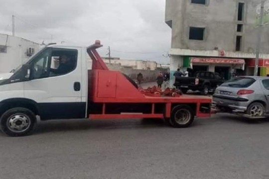 إعلان وزير الداخلية عن إلغاء 'الشنقال' على سيارات الجزائريين في تونس يثير جدلا