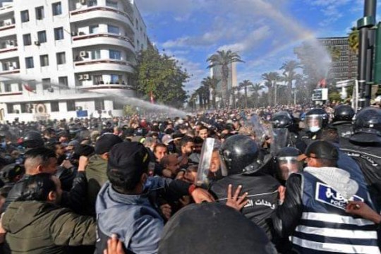 فايننشال تايمز: المعارضة التونسية تحذّر من الدستور الجديد خوفا على الحريات