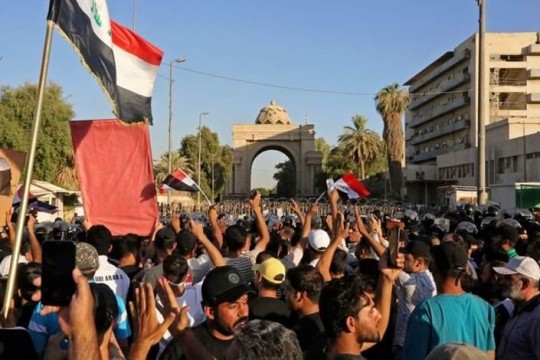 العراق.. أنصار الصدر يتظاهرون في بغداد لمنع انعقاد جلسة في البرلمان