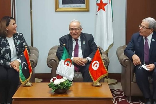 وزيرا خارجية الجزائر وليبيا في زيارة عمل إلى تونس