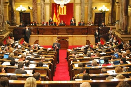 سابقة في أوروبا.. برلمان كتالونيا يعترف بجرائم الاحتلال في فلسطين
