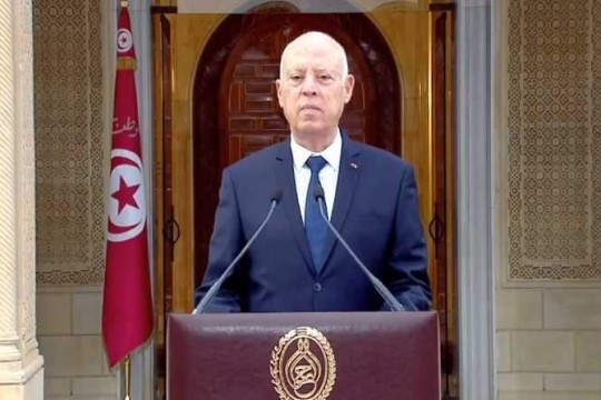 رويترز: هكذا أحكم قيس سعيّد قبضته على السلطة في تونس