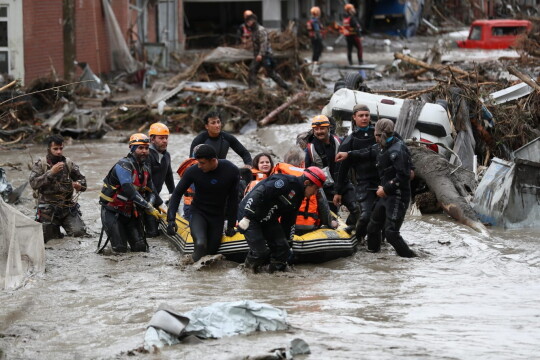 ارتفاع عدد ضحايا فيضانات تركيا إلى 40 قتيلا