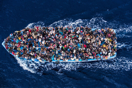 الهلال الأحمر: وفاة 17 مهاجرا وإنقاذ 366 آخرين