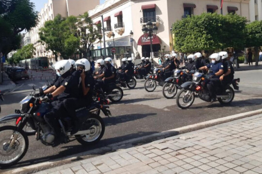 استعراض لأعوان فرقة النجدة والأمن السريع بشارع بورقيبة