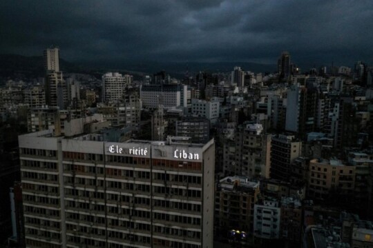 لبنان.. ليلة من الظلام الدامس بسبب انقطاع التيار الكهربائي