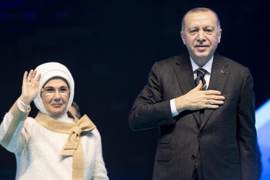 أردوغان يدافع عن دسترة الحق في ارتداء الحجاب في تركيا