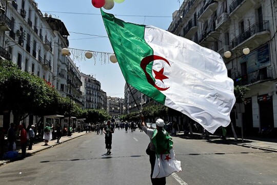 الجزائر تخفّف قيود الحجر الصحي