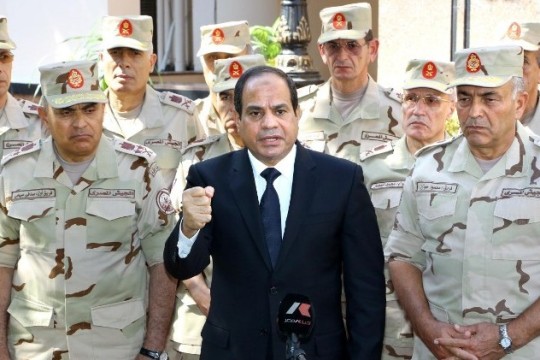 موقع فرنسي: ضباط كبار من جهاز المخابرات المصرية تقدّموا باستقالاتهم بسبب سياسات السيسي الاقتصادية