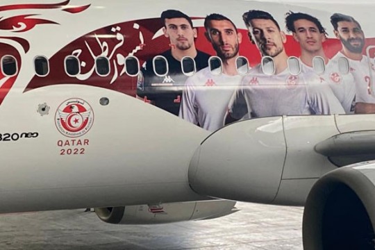 طائرة الخطوط التونسية تتزيّن بصور نسور قرطاج