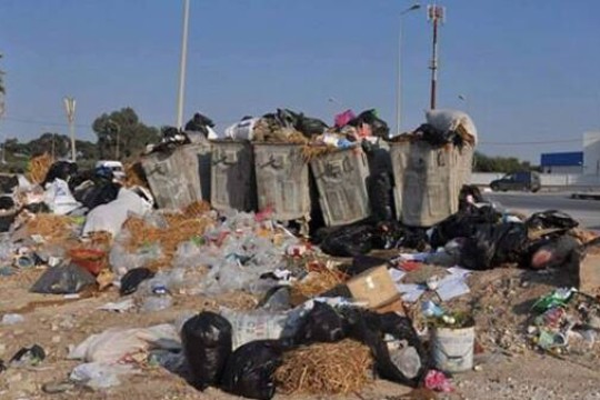 المجتمع المدني بطبربة يرفع شعار "يزّي خنقتونا" بسبب النفايات