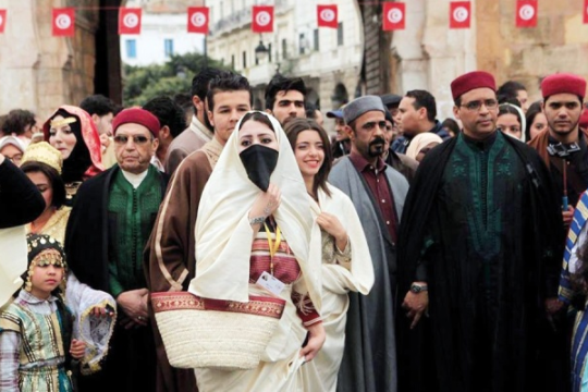 اليوم الوطني للباس التقليدي في تونس .. شاهد على الثراء الحضاري والأصالة
