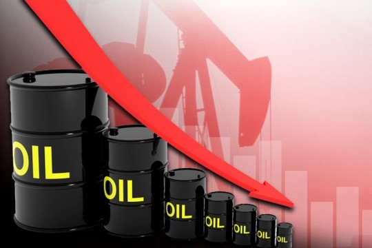 انخفاض أسعار النفط بعد حديث عن الإفراج على الاحتياطيات الاستراتيجية