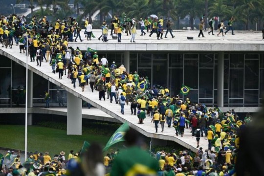 لولا دا سيلفا: رئيس البرازيل يندد باقتحام أنصار جايير بولسونارو مقر البرلمان والمحكمة العليا