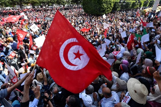 هل ارتطمنا في تونس بالقاع؟