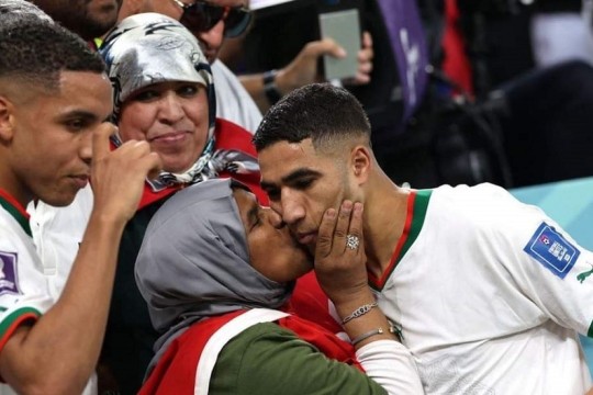 كأس العالم 2022.. "بر الوالدين" كلمة السر فى تأهل المغرب للمربع الذهبي
