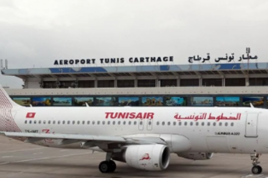 نقابة الخطوط الجوية التونسية تدعو وزير الداخلية إلى التدخل لإعادة 9 مضيفات طيران لنشاطهن