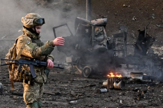 غارات روسية تستهدف مستودعات أسلحة في زابوريجيا ومقتل 180 جنديا أوكرانيا