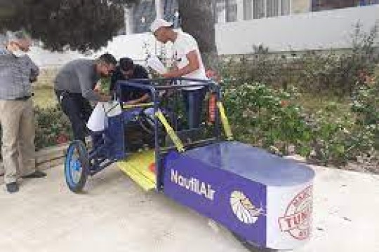 طالب تونسي يتمكن من تصنيع سيارة صديقة للبيئة