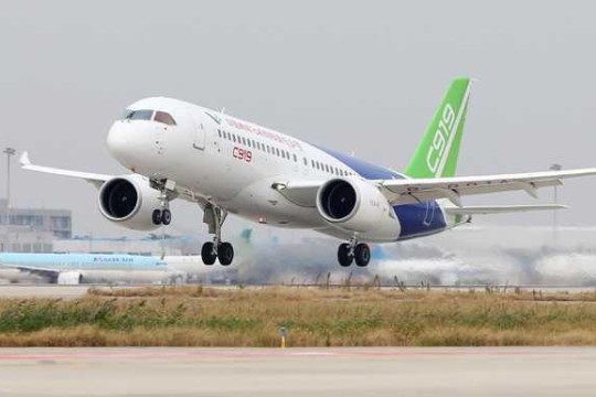 الصين تستعد لإطلاق أوّل رحلة بطائرة محلية الصنع