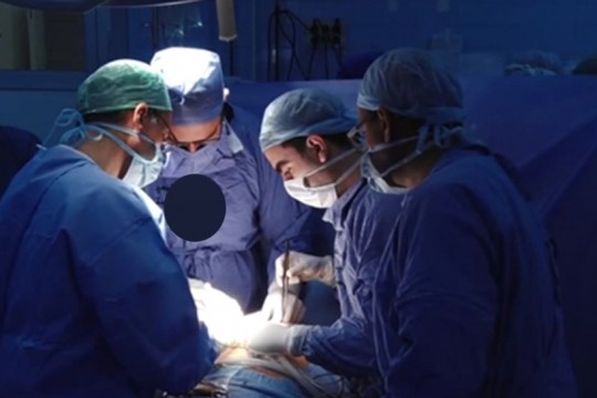 طاقم طبي تونسي ينجح في نزع خنجر من ظهر جزائري