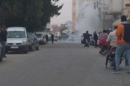 قبلي.. حالات اختناق إثر استعمال الغاز المسيل للدموع لتفريق محتجّين