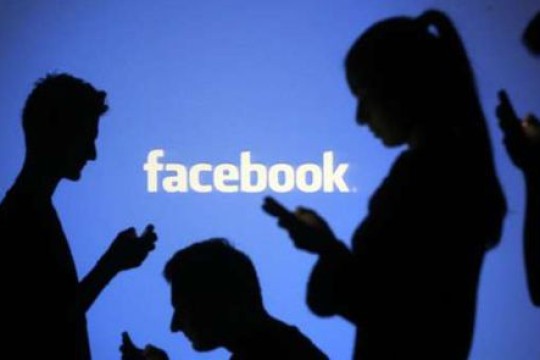 هل يضرّ ''فيسبوك'' بالمجتمع؟