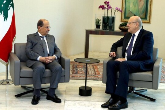 الرئيس اللبناني يستأنف مشاورات تشكيل الحكومة مع ميقاتي