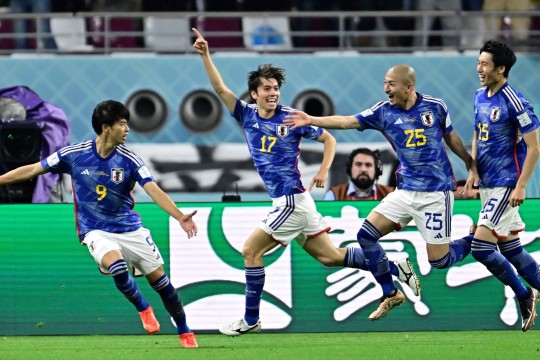 اليابان تتفوق على إسبانيا بهدفين لهدف في مباراة مثيرة وتتأهل إلى الدور الثاني في صدارة المجموعة