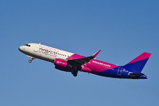 شركة 'ويز للطيران' تؤكد استعدادها تطوير نسق الرحلات بين تونس وبريطانيا