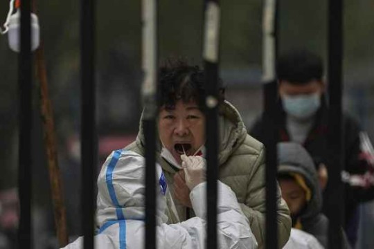 "المئات يتظاهرون في مدينة ووهان الصينية احتجاجا على الإغلاق